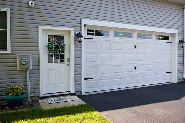 24/7 Emergency Garage Door Panel Replacement experts in Sanibel, FL